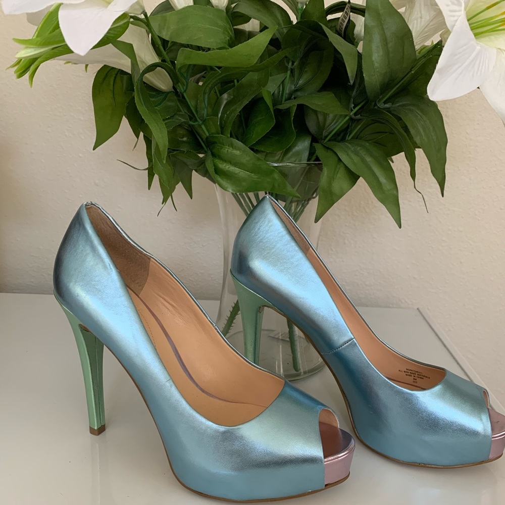 Guess WG Patches Platform Pumps